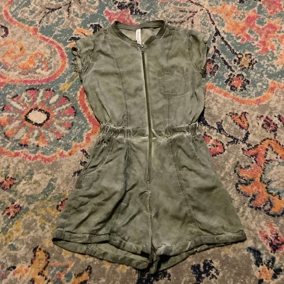 RVCA Pants - RVCA Distressed Green Zip Romper XS